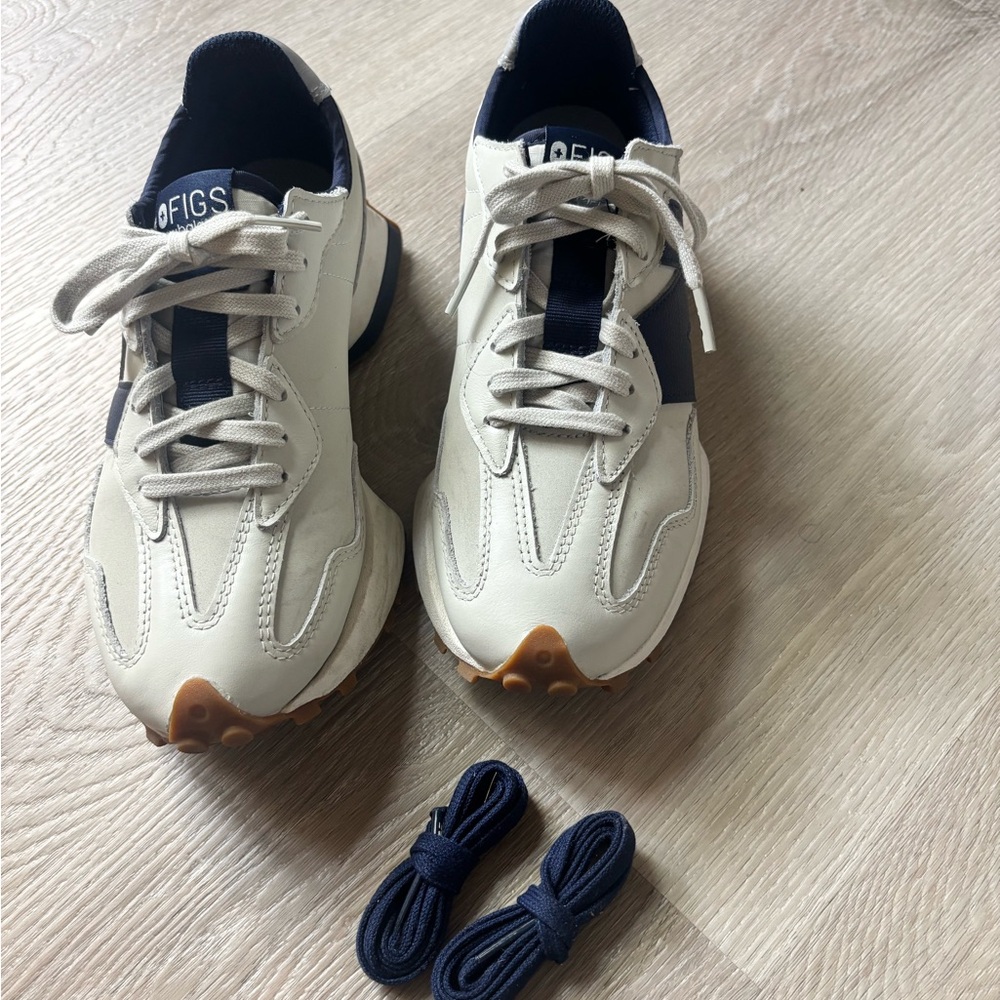 New balance/Figs navy and cream/white